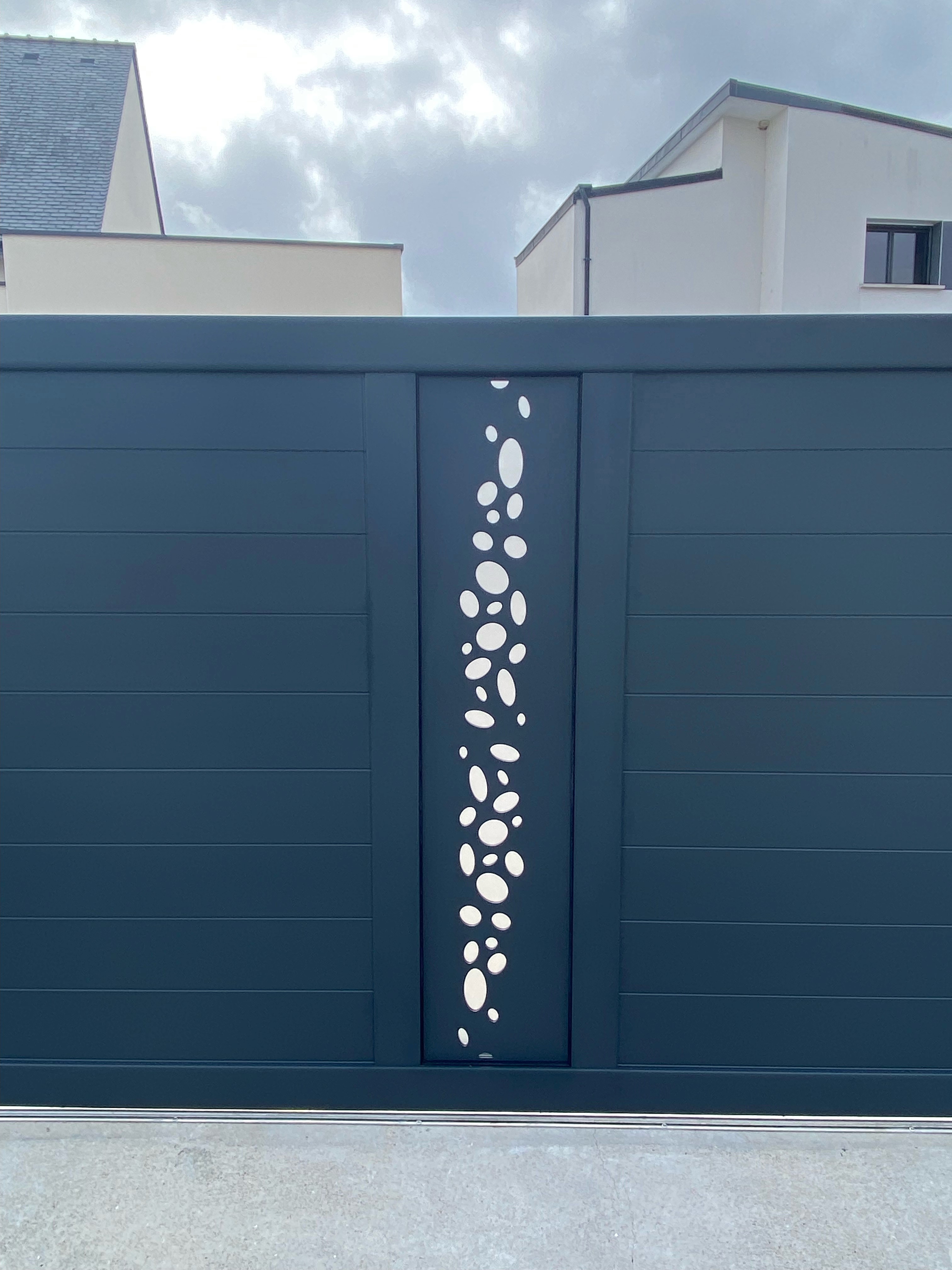 Decoferm, portail aluminium noir dans le Morbihan et Sud Finistère