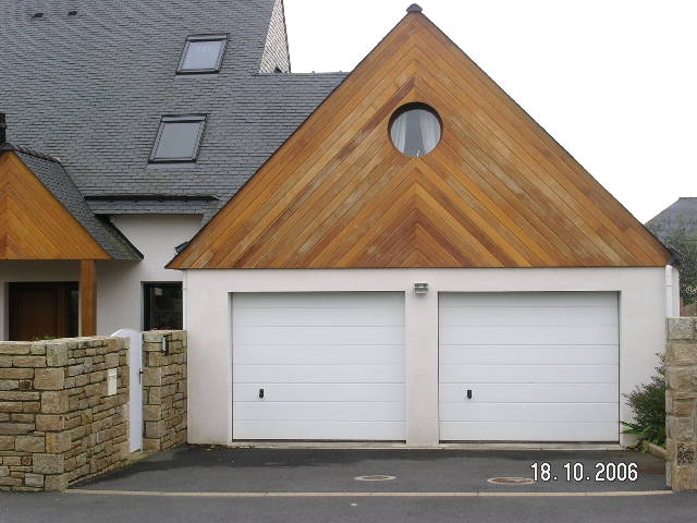 Decoferm,deux portes de garage sectionnelle blanches dans le Morbihan