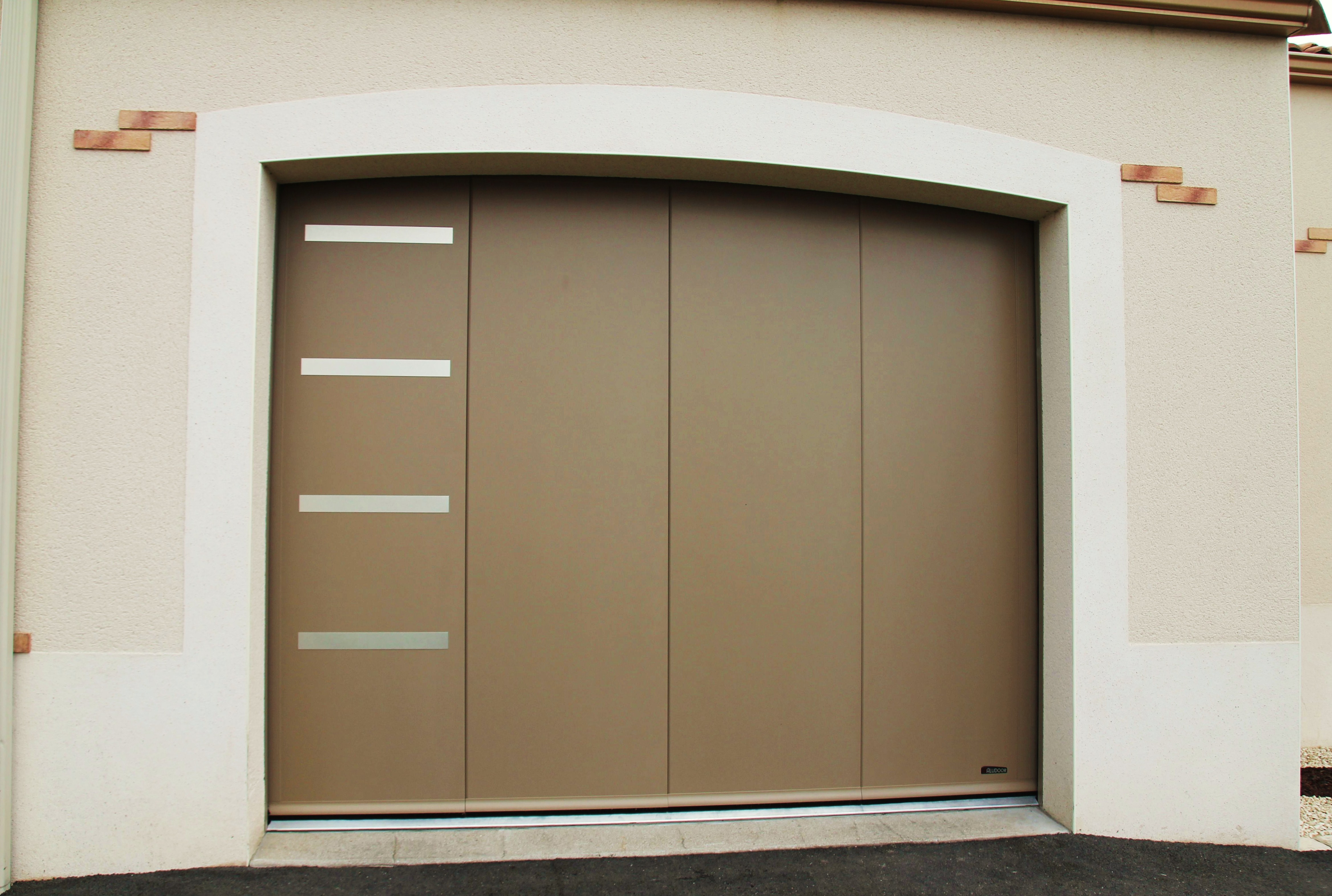 Decoferm, portes de garage sectionnelle marron dans le Morbihan