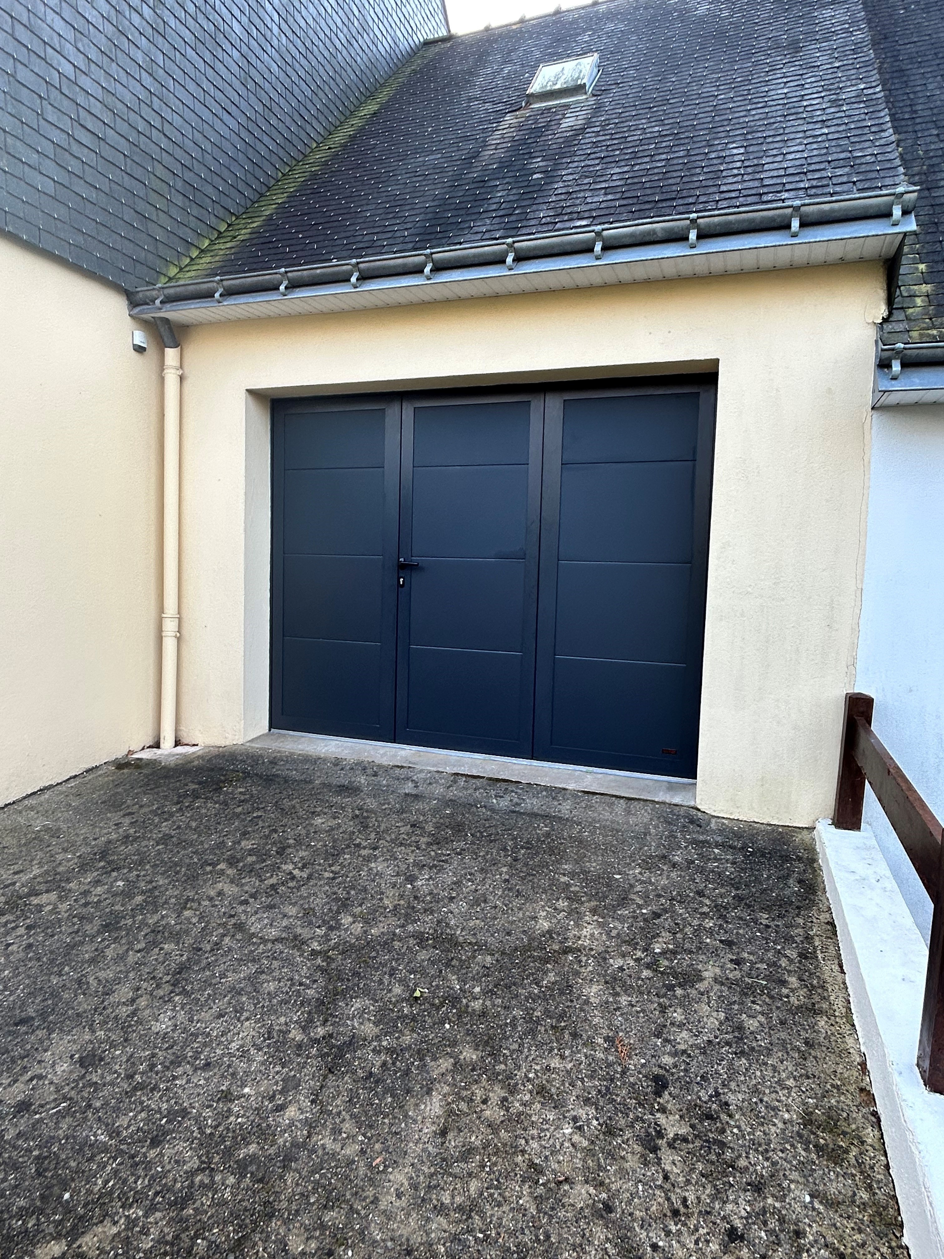 Decoferm, porte de garage ouvrants à la française, à Ploemeur, Morbihan