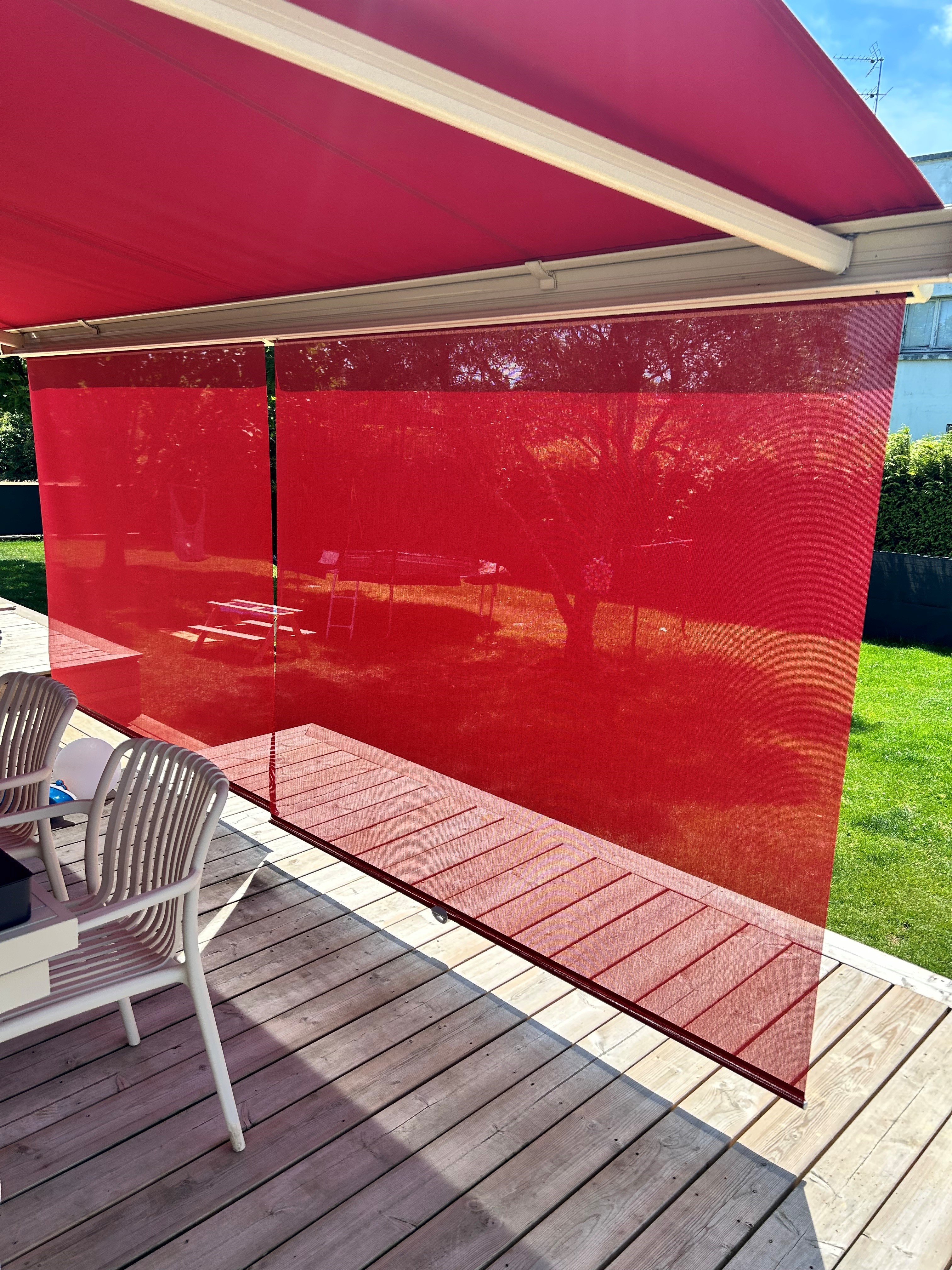 Store rouge avec lambrequin rouge Quimperlé Lorient Ploemeur